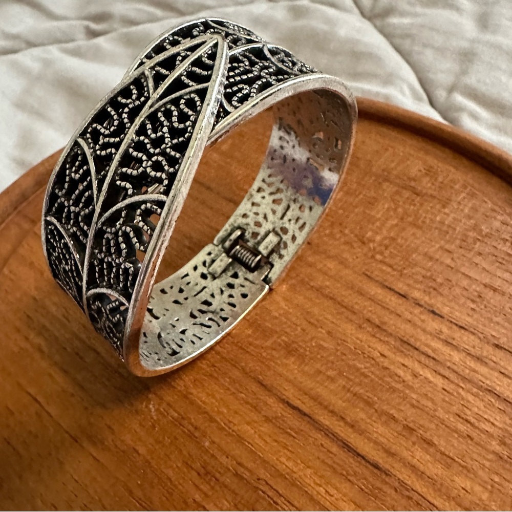 Chunky Leaf Silver Cuff Bracelet - image 4